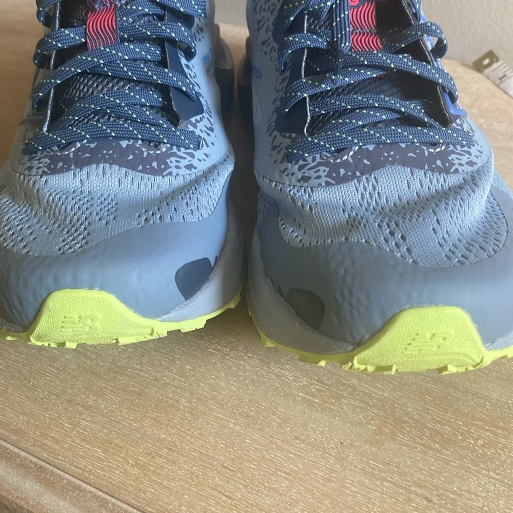 New ballots women’s sneakers. Size 6. - Picture 4 of 11